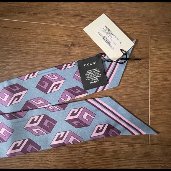 GUCCI-AUTHENTIC (NWT) Geometric Pattern Silk Twilly Scarf - Picture 5 of 9